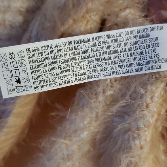 NWT beautiful Juniors soft & fluffy sweater - Picture 4 of 5